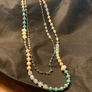 Long beaded necklace that sparkles ✨